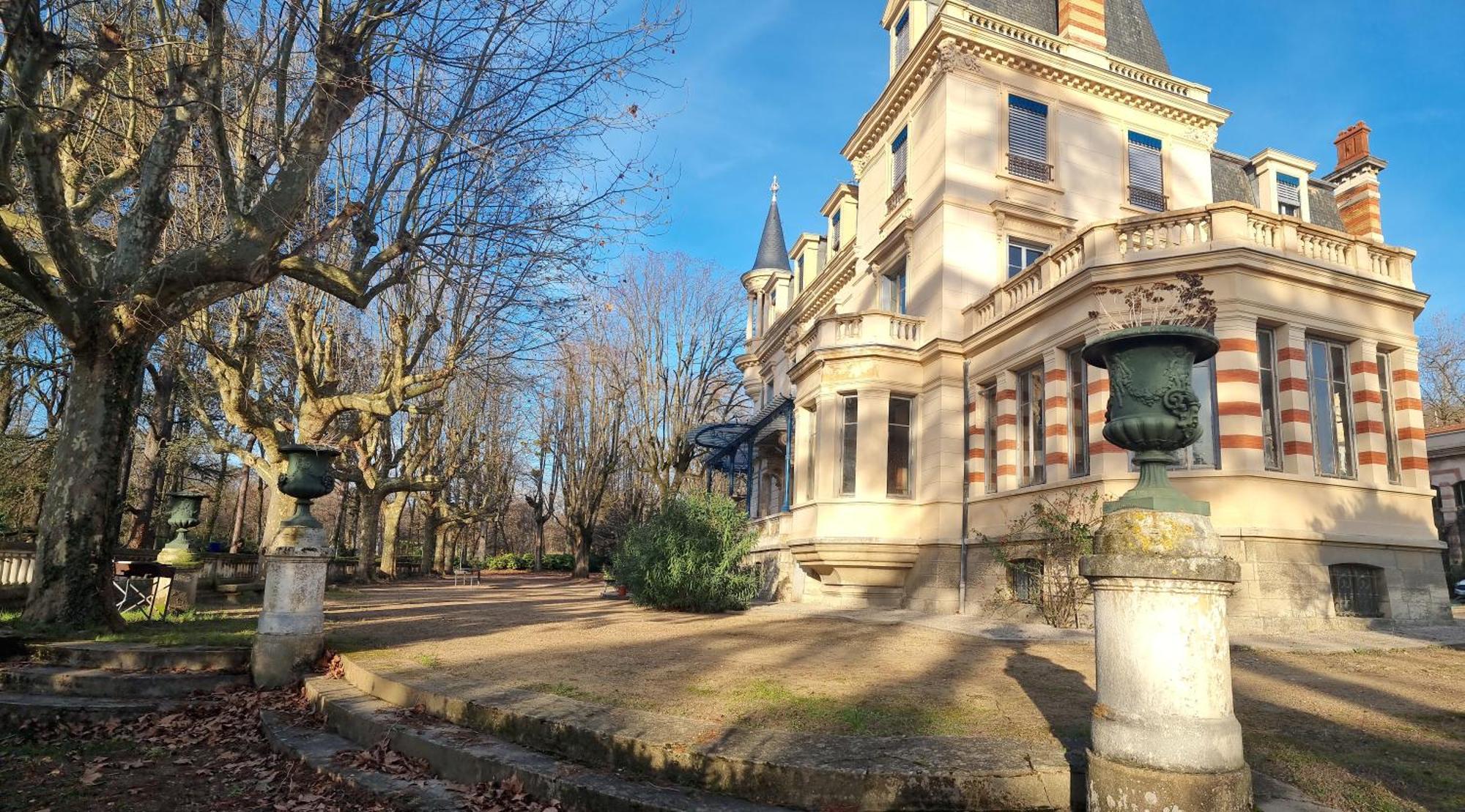 Hotel-Musee Villa Bagatelle Irigny Exterior photo